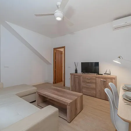 Dona Elvira Parras Apartment Malaga